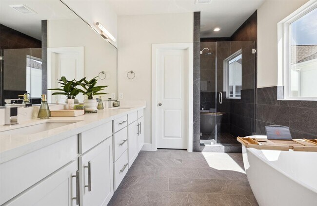 Building Photo - 137 Eastwood St