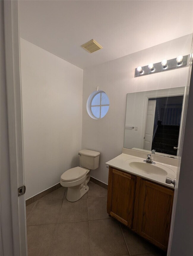 Building Photo - 4759 Pinemore Ln