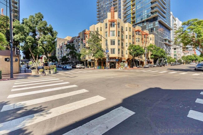 Building Photo - 1435 India St
