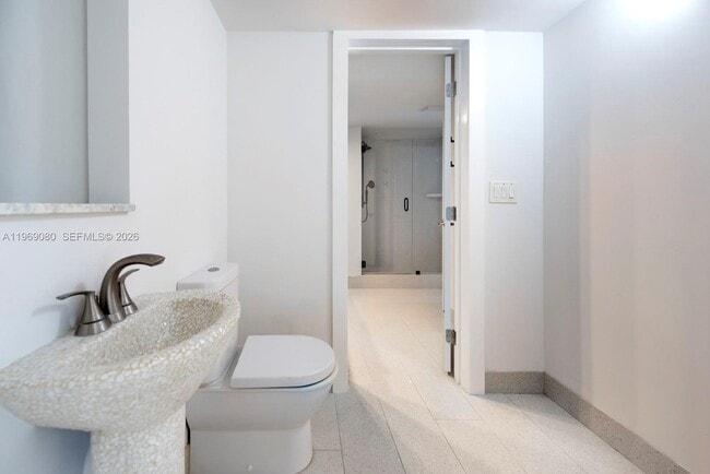 Building Photo - 333 Sunset Dr