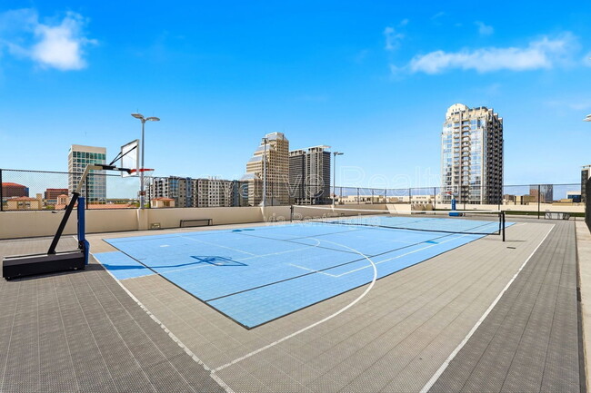 Building Photo - 150 E Robinson St