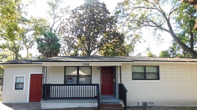 Building Photo - **ROOM** with SHARED KITCHEN and BATH in a newly remodeled House