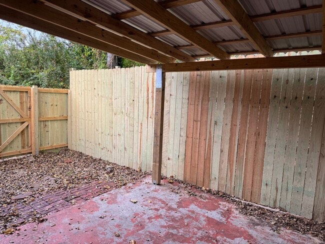 Building Photo - 3/2 Fenced Yard Covered Parking