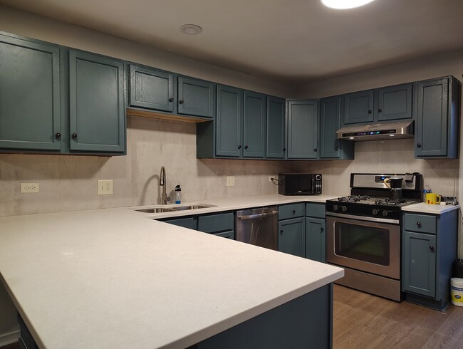 Building Photo - 434 Kenyon Ave