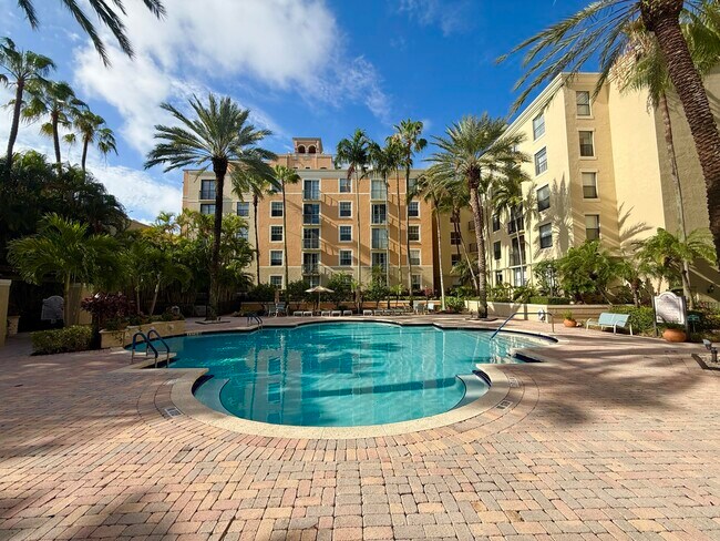Building Photo - 630 S Sapodilla Ave
