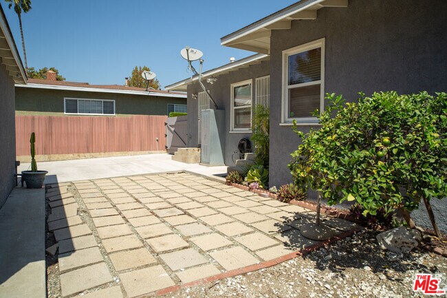 Building Photo - 5258 Thornburn St