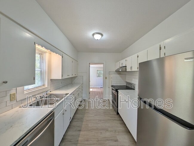 Building Photo - 715 Cove St