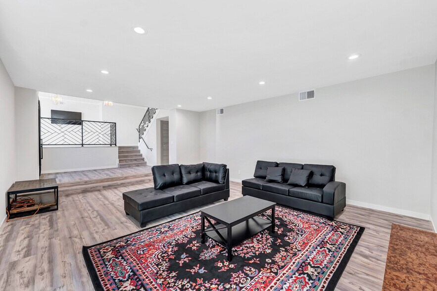 Building Photo - 19653 Valdez Dr