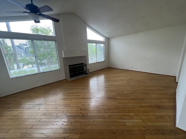 Building Photo - 46 Rainwood