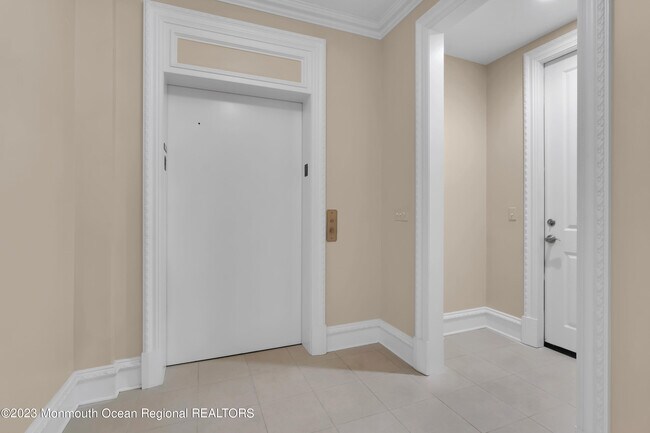 Building Photo - 1132 Oval Rd