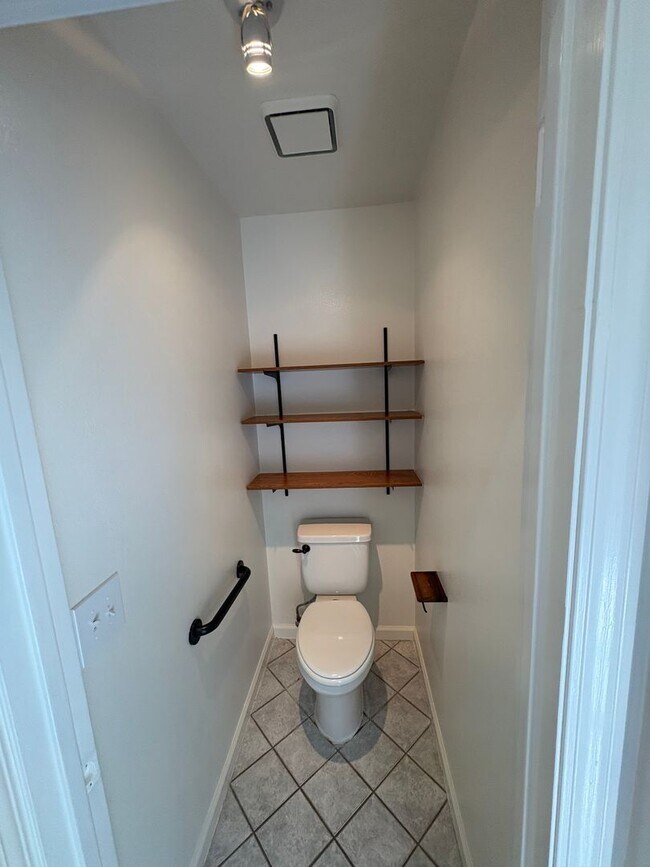 Building Photo - NW Visalia Home coming soon!