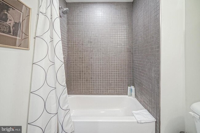 Building Photo - 1332 S Bouvier St