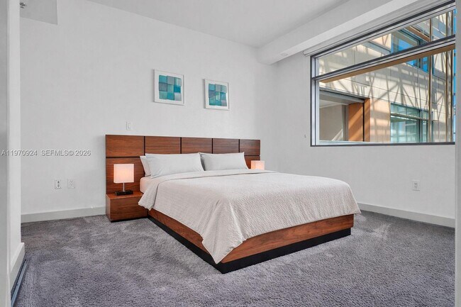 Building Photo - 1395 Brickell Ave