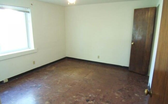 Building Photo - 1579 Meadow Rd