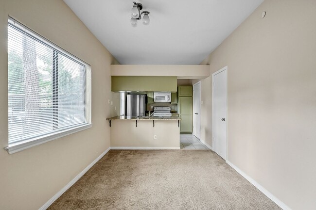 Building Photo - Cozy 2 bedroom in great neighborhood