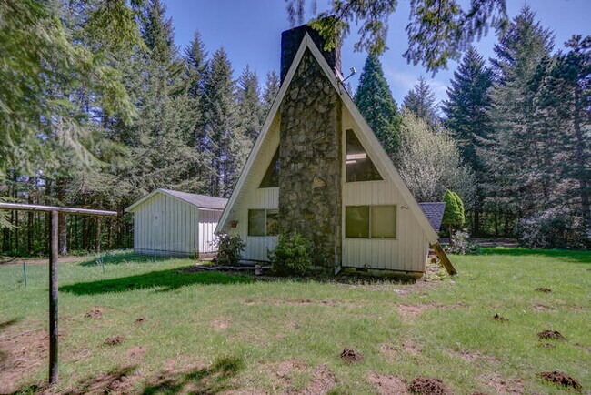 Building Photo - COUNTRY LIVING IN WASHOUGAL