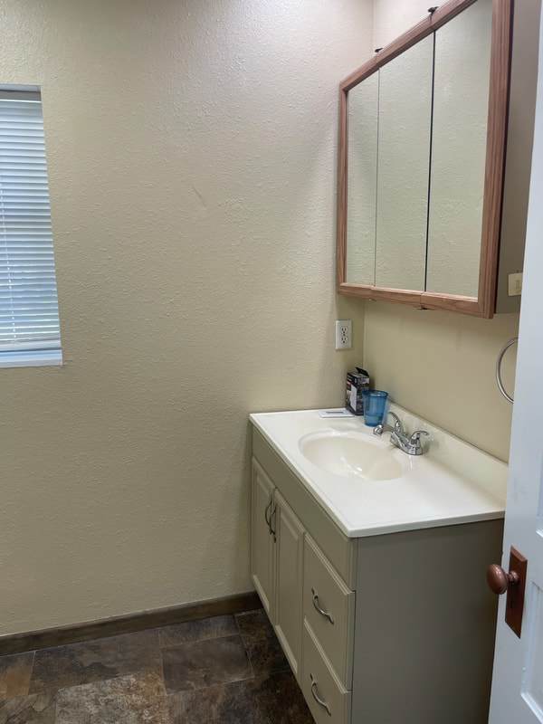 Building Photo - Newly updated 2 bedroom, 1 bathroom