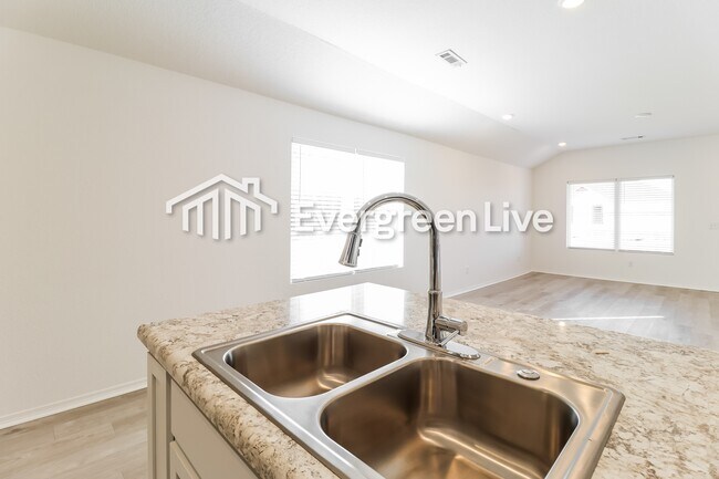 Building Photo - 190 Sarah Alyse Ln