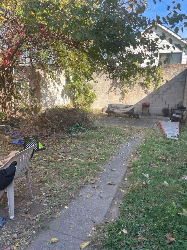 Building Photo - Special One bedroom for garden and pet lovers