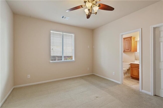 Building Photo - 2405 Speidel Dr