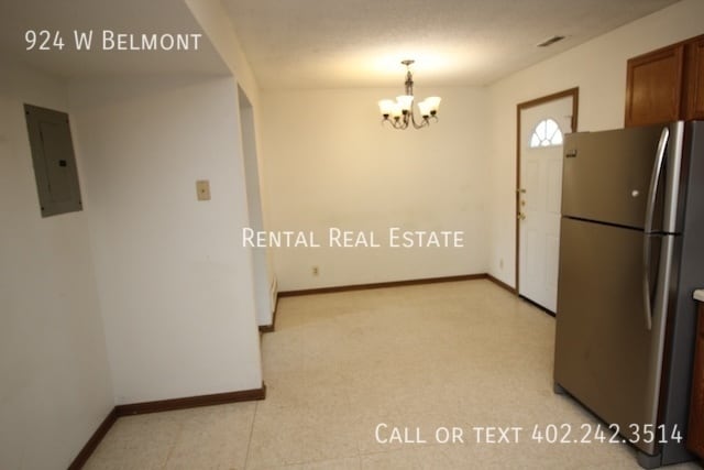 Building Photo - 924 W Belmont-