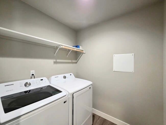 Building Photo - Newer Home in a Newer Community! 3-Bed, 2-Bath