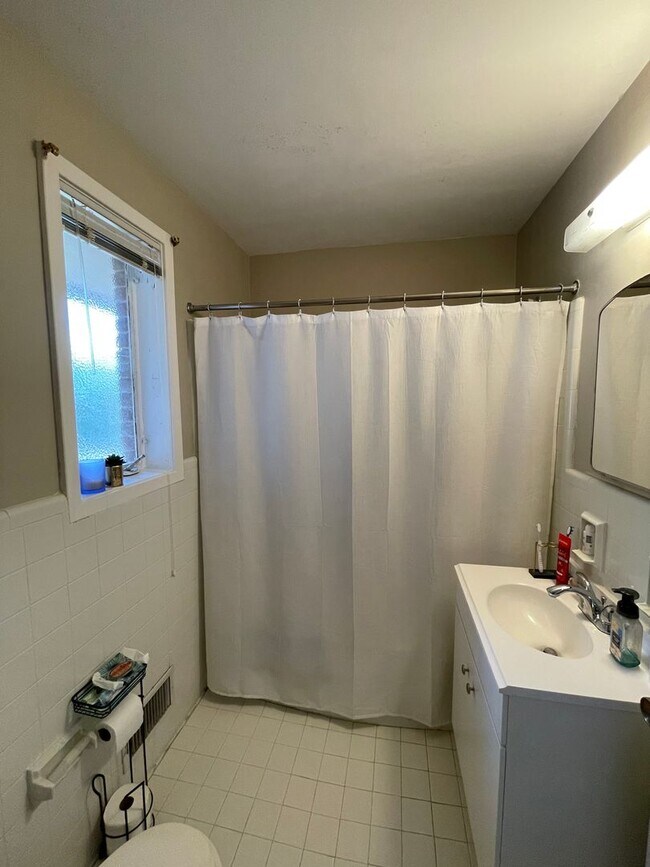 Building Photo - Three bedroom two bath home in Hoover right off Alford Avenue