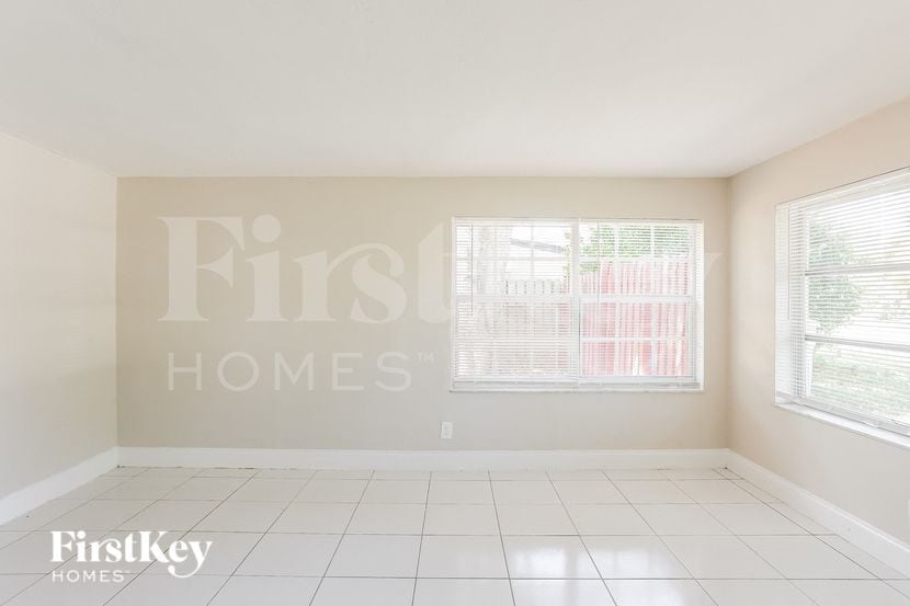 Building Photo - 2700 NE 13th Terrace