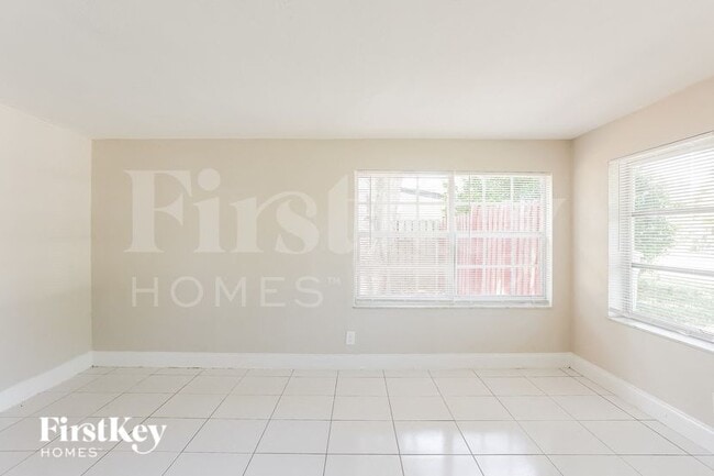 Building Photo - 2700 NE 13th Terrace