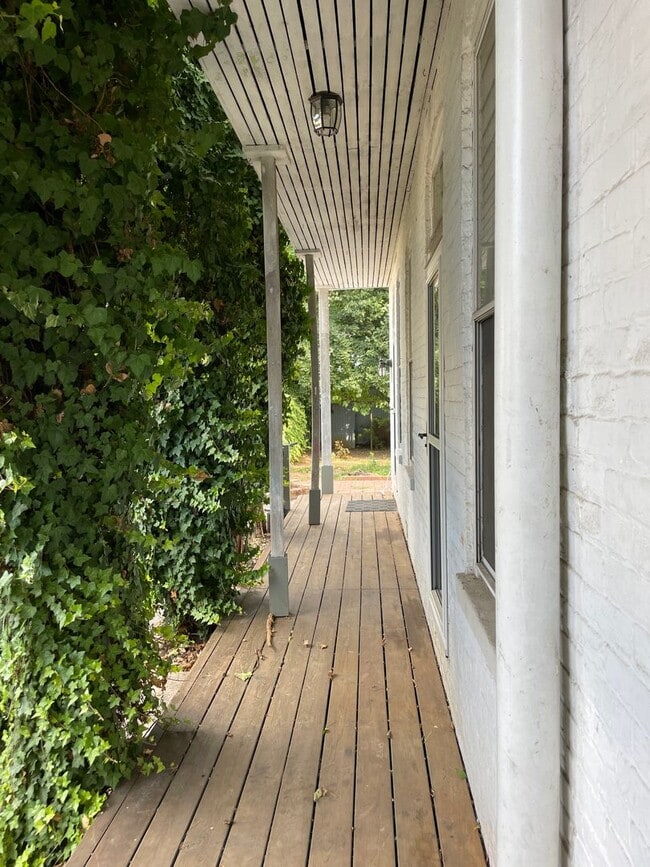 Building Photo - Beautifully Renovated Home in Columbia Bor...