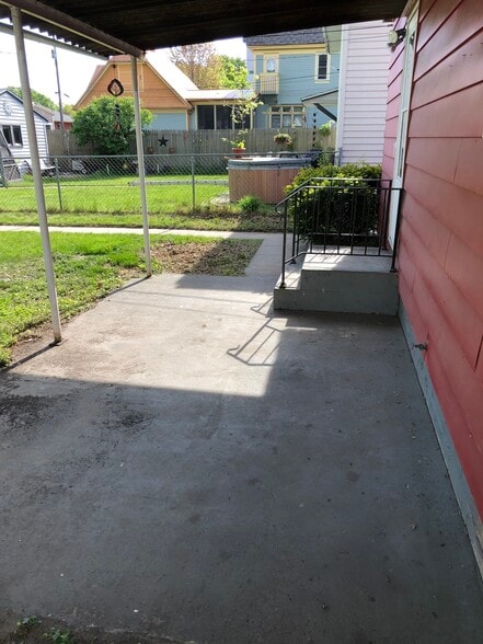 Building Photo - 1007 Cameron Ave