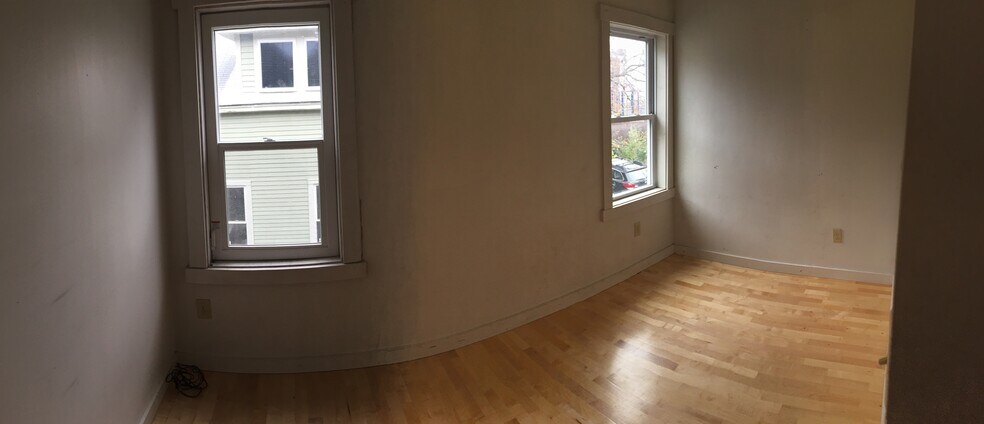 Building Photo - 196 Pine St