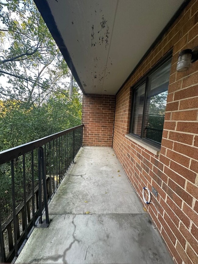 Building Photo - 6020 Lake Bluff Dr