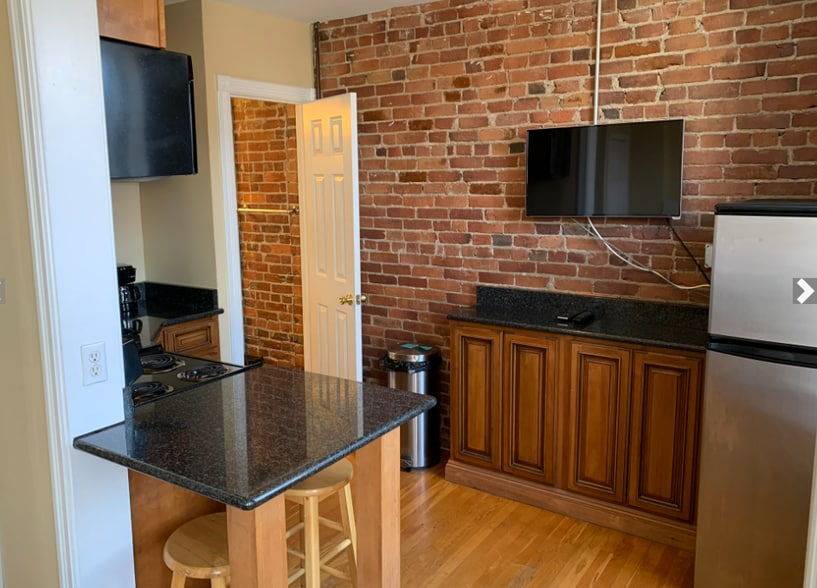 Building Photo - 48 Hereford St