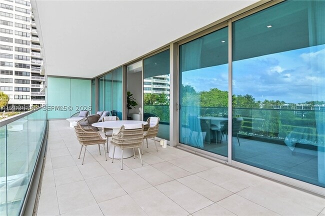 Building Photo - 10203 Collins Ave