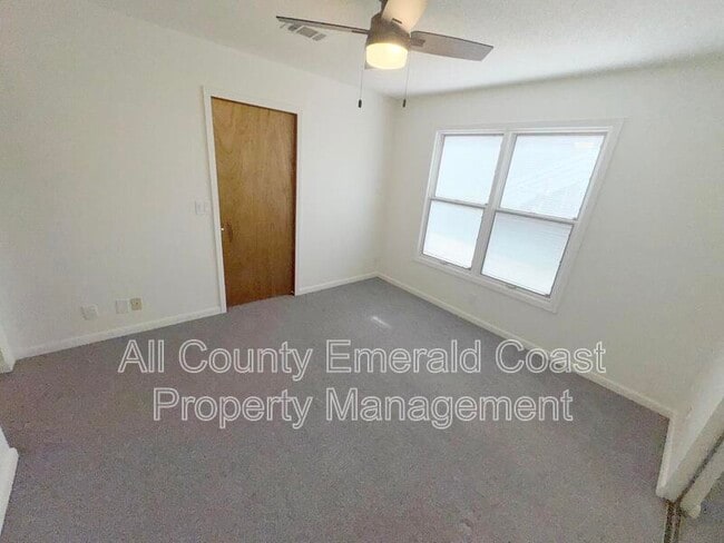 Building Photo - 504 Kelly St