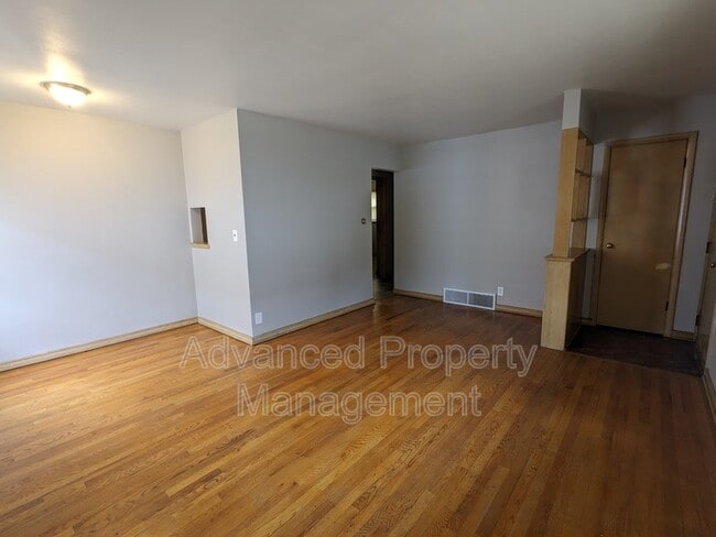 Building Photo - 6215 W Keefe Ave Pkwy