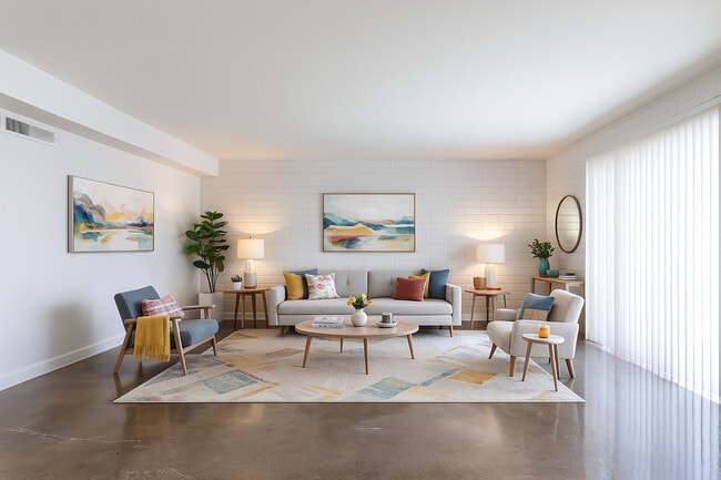 Building Photo - U Apartments @ Melrose