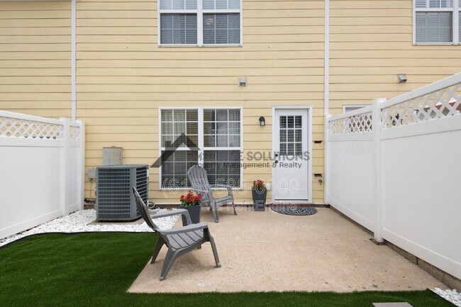 Building Photo - 7111 Lenox Village Dr