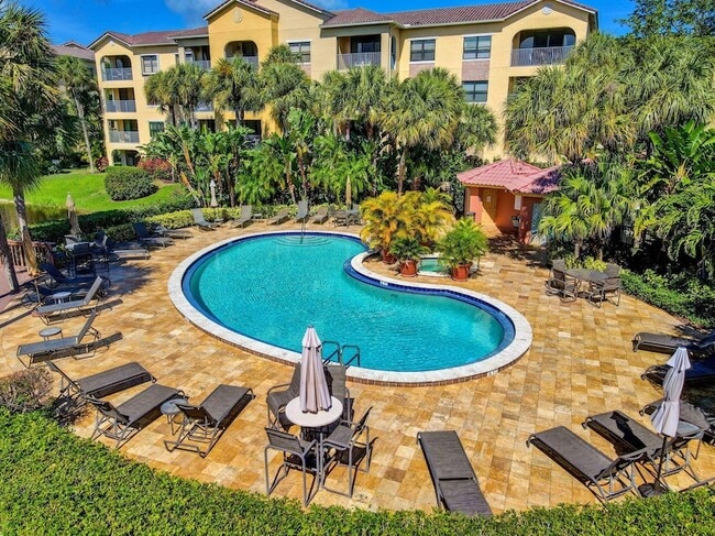 Building Photo - 500 Uno Lago Dr