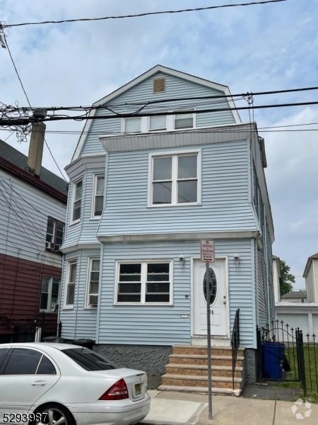 Building Photo - 135 Leslie St