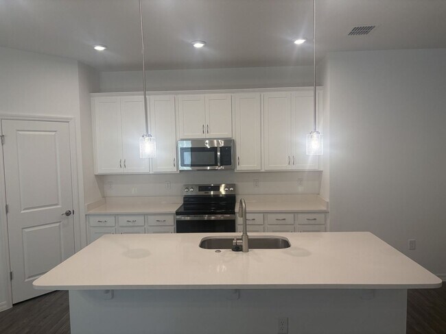 Building Photo - New construction!!