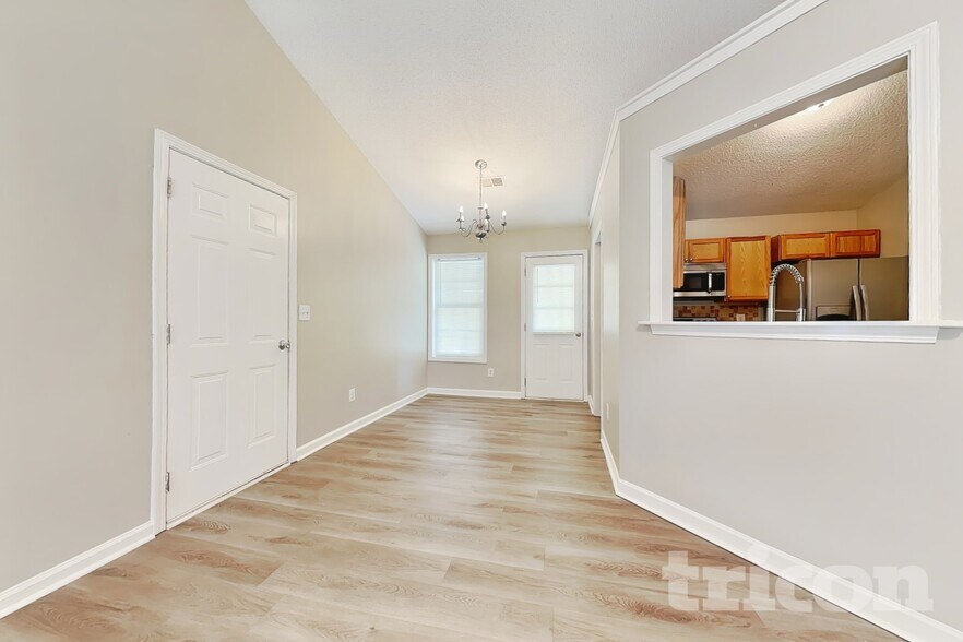 Building Photo - 621 Southern Trace Crossing