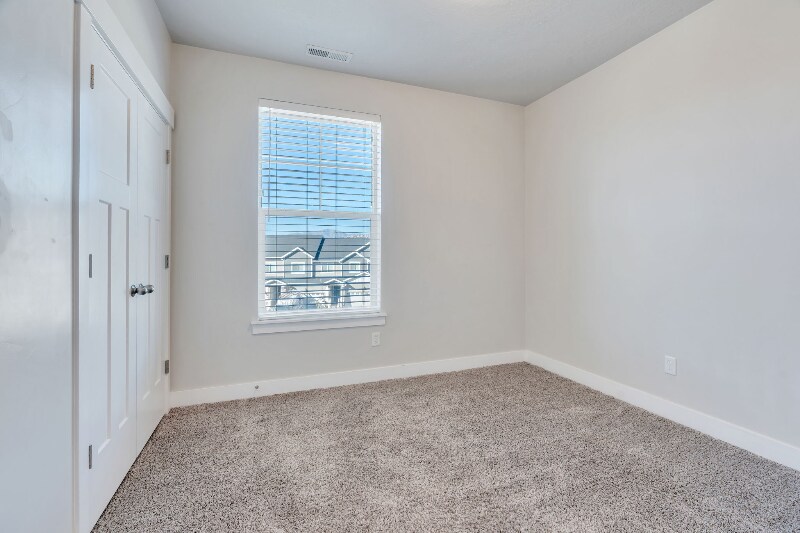 Building Photo - 1747 N Exchange Park Rd