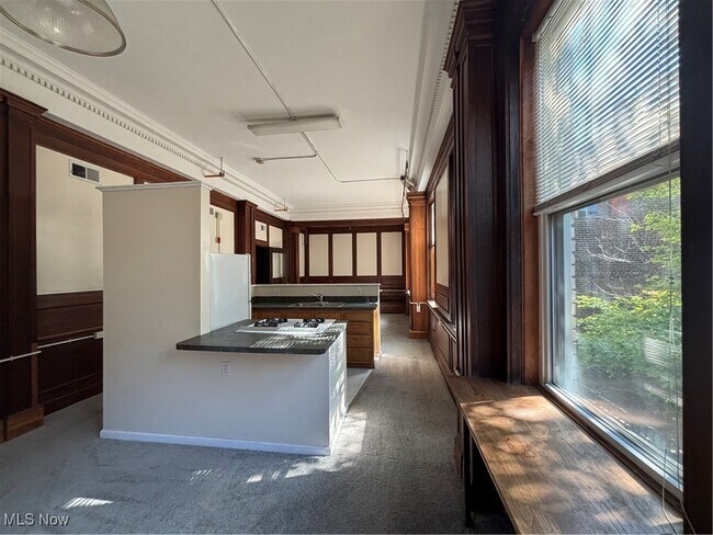 Building Photo - 5644 Broadway Ave