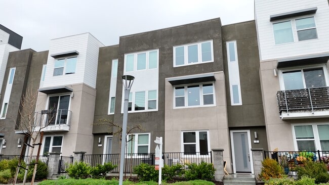 Building Photo - 262 Agustin Narvaez St