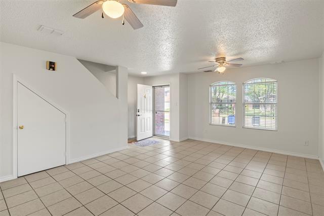 Building Photo - 4607 Green Meadow Dr