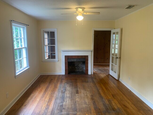 Building Photo - 2655 Emogene St