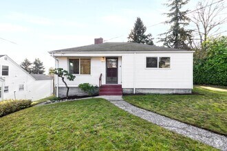 Building Photo - Updated 3 Bedroom Northgate Home with Atta...