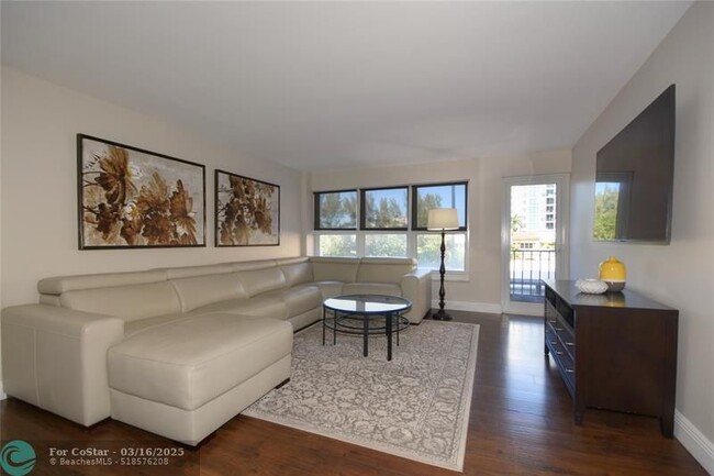 Building Photo - 405 N Ocean Blvd